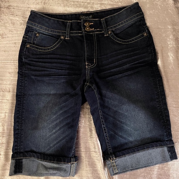 Venus Bermuda Jean Shorts Dark Wash Size 4 - Picture 1 of 12